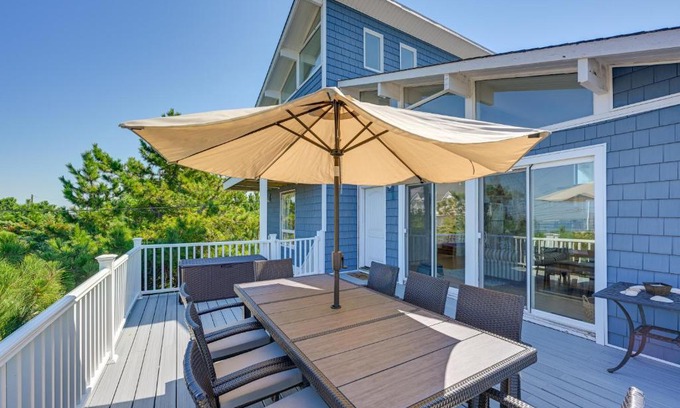West Hampton Dunes Casa | Westhampton Beach Home with Deck and Ocean Views!
