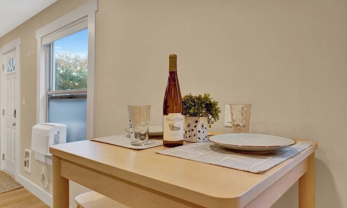 East Queen Anne Casa | Westlake Nest | Minutes to DT | Quiet & Renovated!