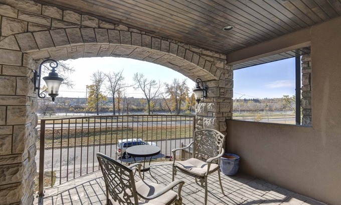 Kensington Casa | Westmount River Inn