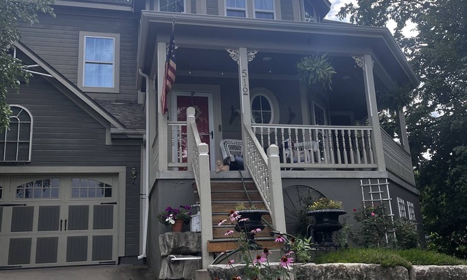 Weston Casa | Weston Home perfectly located. Walk from the house and explore town!