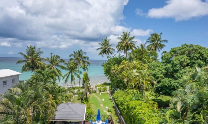 Merlin Bay Villa | Weston House by MC