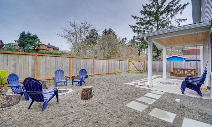 Westport Casa | Westport Home w/ Hot Tub: 2 Blocks to Beach!