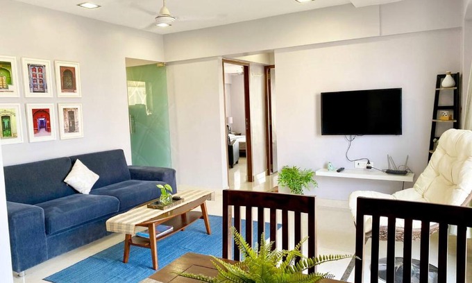 Bandra West Apartamento | Westside 2 BHK Condo with Balcony at Chapel Road Bandra West by Connekt Homes