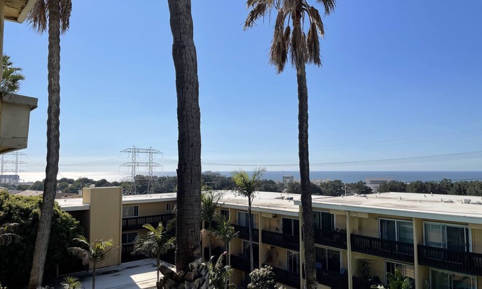 El Segundo Condominio | Westside Beach Getaway