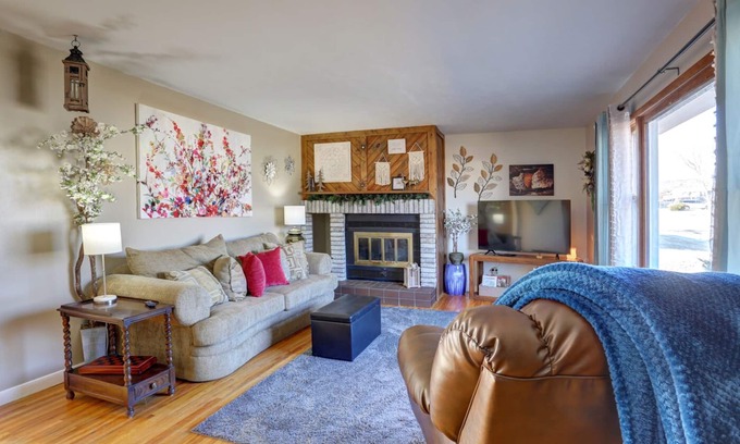 Rapid City Casa | Westside Charm w/ enclosed yard, hot tub, quiet locale, rec room, elliptical