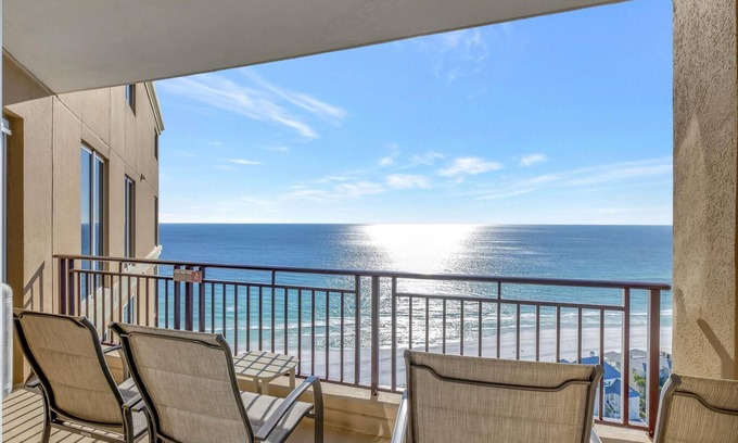 Gulf Pines Condominio | WESTWINDS 2BR GULF FRONT W/ GOLF CART