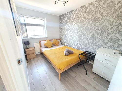 Luton Casa | Wetherne House, Beautiful Home, Parking Garden WiFi Self Check-in