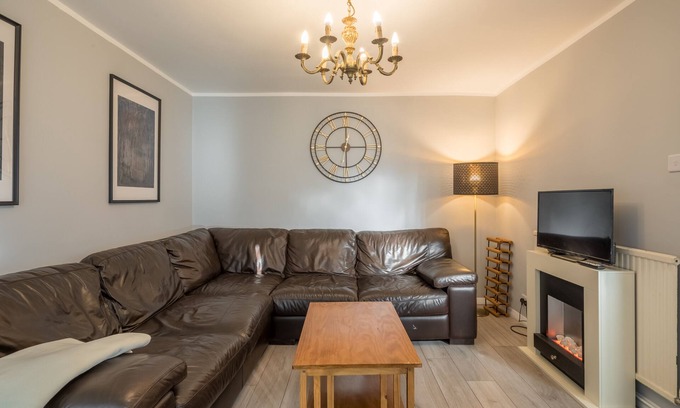 Luton Casa | Wetherne House w/Parking & Self Checkin near L&D Hospital, Cul De Sac