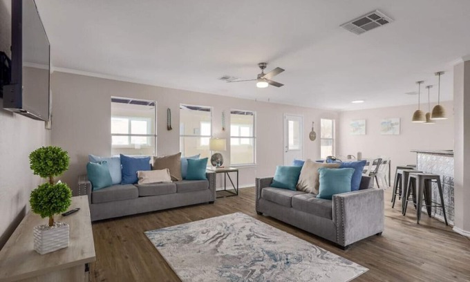 Hutto Casa | WeWelcome you to Hutto Heaven: Large Home w/ Pool