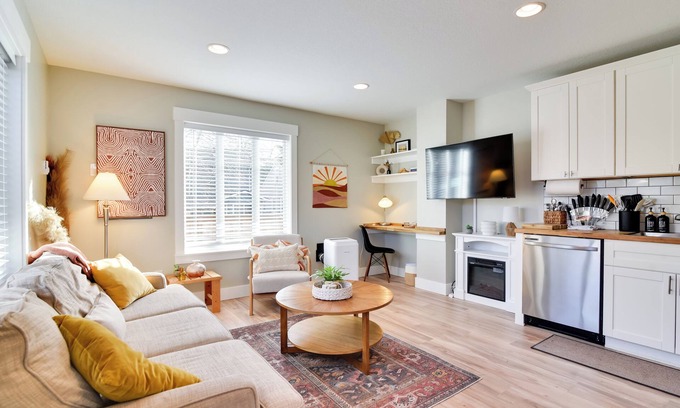 St. Johns Casa | WFH Friendly: Walkable Portland Townhome