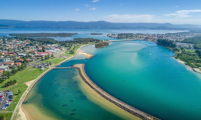 Warilla Casa | Whale House - 2 mins from Beach