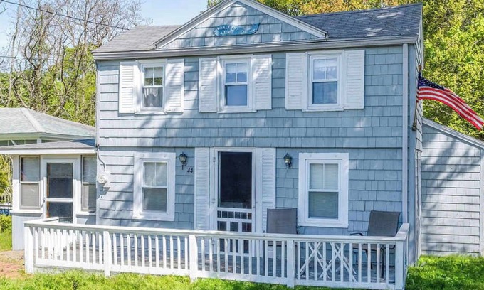 Peaks Island Casa | Whale of a Time Summa