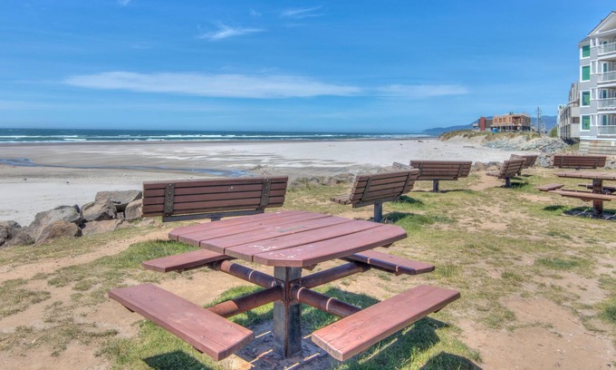 Rockaway Beach Casa | Whale Watcher Condo #3