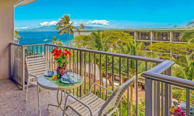 Kaanapali Condominio | Whaler 6th Floor Oceanview Studio 0 Bedroom Condo by RedAwning