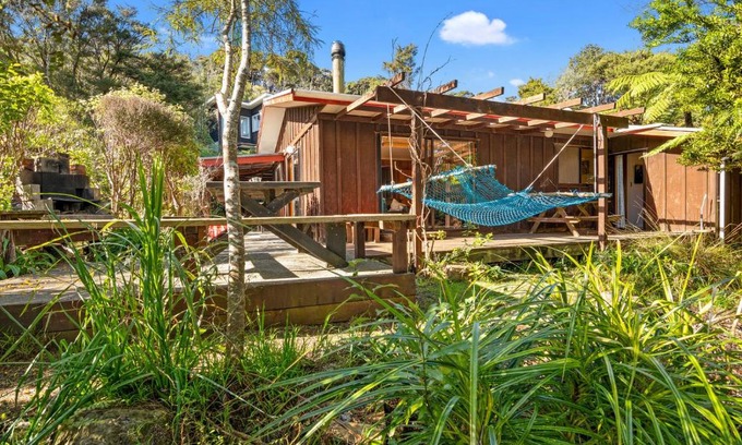 Tata Beach Casa | Whare Parauri - Tata Beach Holiday Home