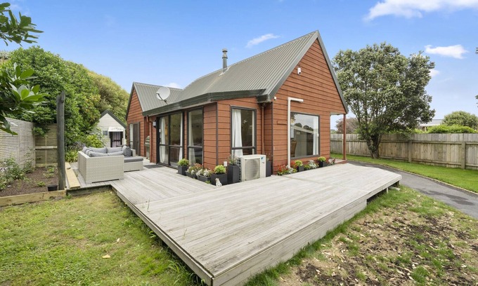 Otaki Beach Casa | Wharerata - Otaki Beach Holiday Home