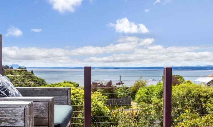 Whareroa Village Casa | Whareroa Waterview Retreat