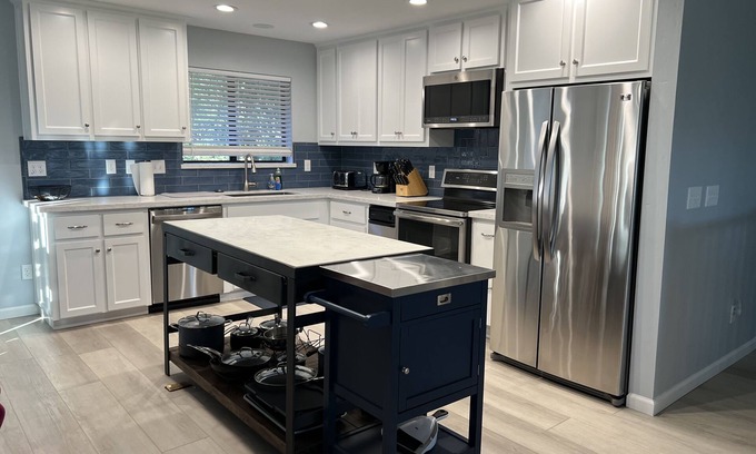 Oak Shores Casa | ¡Qué gran escape para familias y amigos! Lake View Home w / Slip privada y mascotas