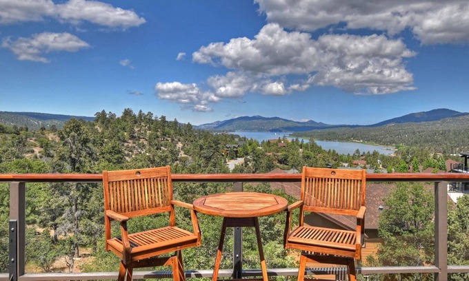 Castle Glen Estates Cabina | Qué vistas: Castle Glen Estates: lago y Mountain Views! Tina caliente Propano barbacoa! ¡Ping pong!