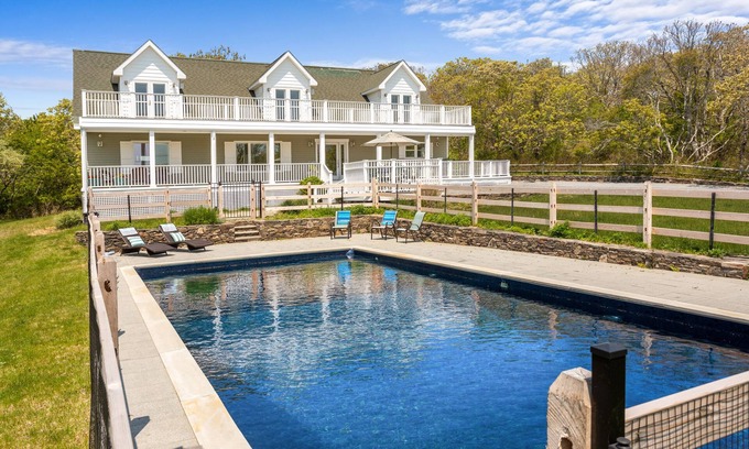 Montauk Casa | What You Have! Eat, Swim, Scenic Montauk. Hither Hills St. Park to "The Point"