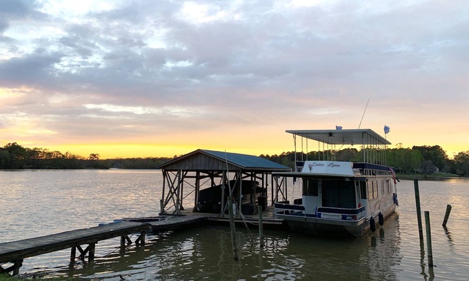 Talladega Alquiler De Eote | Whatever Floats Your "House" Boat!