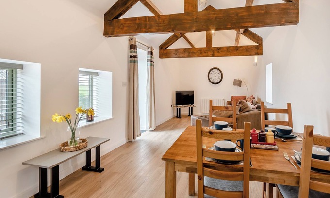 Whitby Cabaña | Wheel House - UK41247