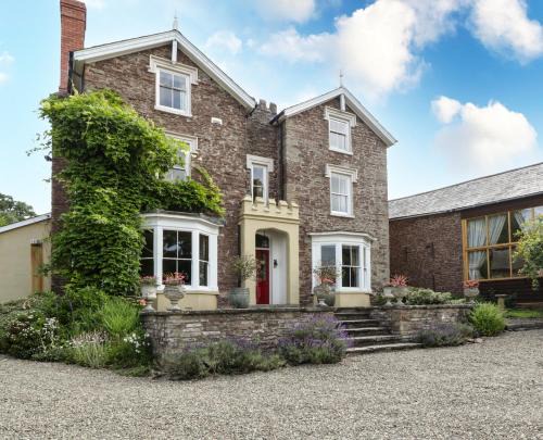 Leominster Casa | Wheelbarrow Castle