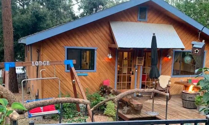 Wrightwood Cabina | Wheelchair Access, Near Ski & Snow Play, Pets OK!