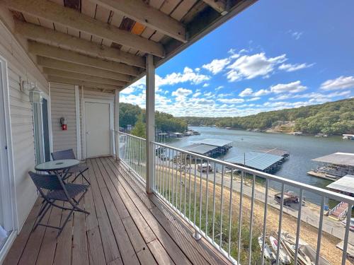 Lake Ozark Casa | Wheelhouse Wonderland Lakefront Luxury Condo