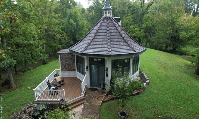 Cleveland Cabaña | Where magic awaits!