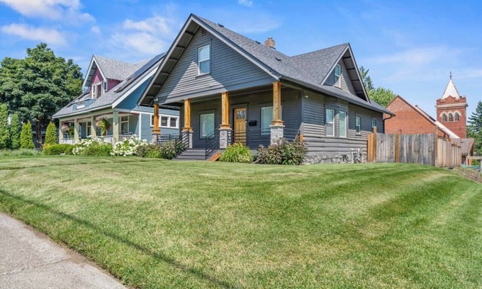 South Perry District Casa | Where the Cool Kids Stay | Hot Tub + Perry
