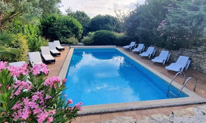 Marmande Casa | Whether you're looking for peace and quiet with your family or fun with friends, Bel Air is the place for you!