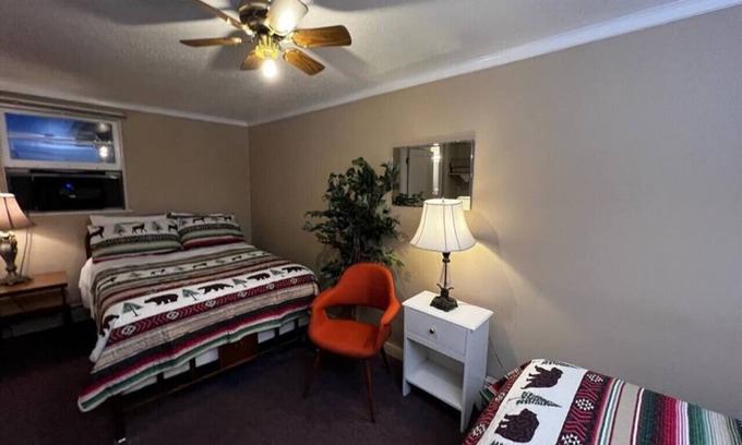 Bonesteel Cabina | Whetstone Bay Lodge Room 4 - Sleeps 4
