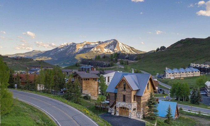 Crested Butte Casa | Whetstone Chalet / Dog Friendly W/Incredible Views! Hot Tub! Close to Rec Path!