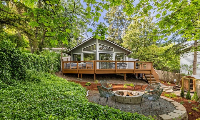 Clinton Cabina | Whidbey Island A-Frame 2BR | Beach Access | Sauna