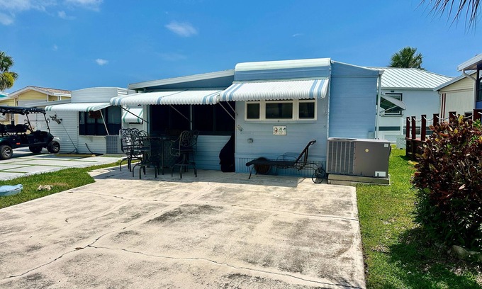 Nettles Island Casa | Whimsical 1/1 beach bungalow is a coastal gem
