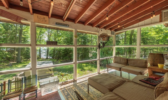 Oakland Casa | Agua en el cielo - Lakefront Pet Friendly Home con jacuzzi