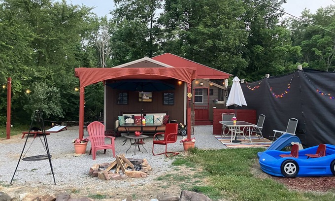 Leitchfield Cabina | Caprichosa escapada de cabaña "Glamping" y camping