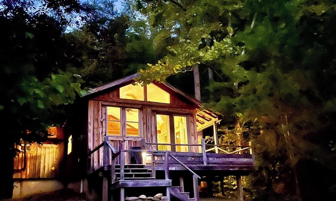 Irvine Cabina | Whimsical Wildwood Studio