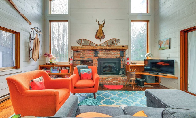 Stratton and Bromley Ski Areas Casa | Whimsical Winhall Cottage w/ Fire Pit!