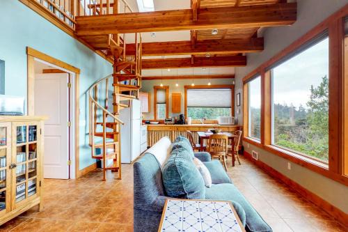 Port Orford Casa | Whimsy by the Sea