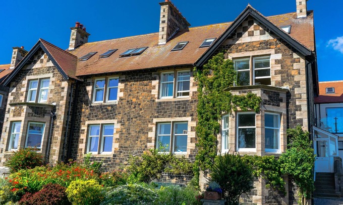 Embleton Cabaña | WHINSTONES AT 4 THE VILLAS, pet friendly, with open fire in Embleton