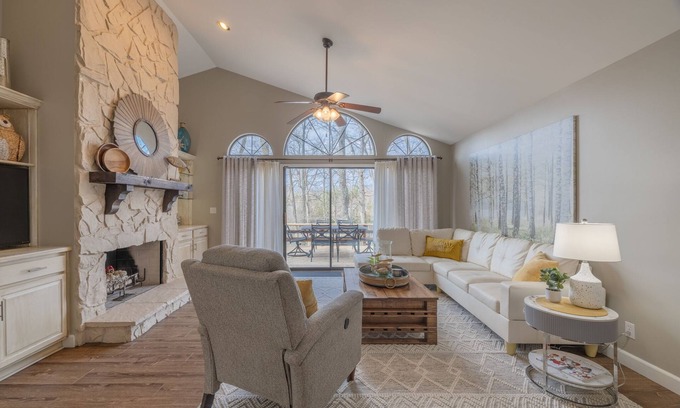 Innsbrook Casa | Whippoorwill Manor by Innsbrook Vacations!