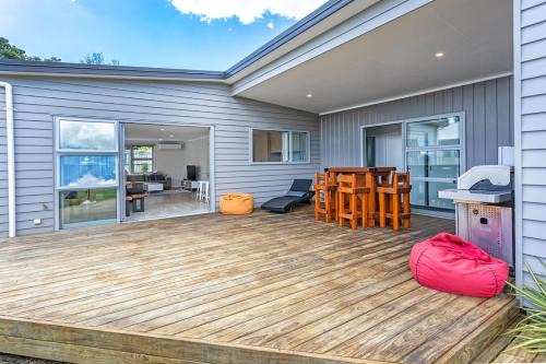 Whiritoa Casa | Whiritoa Beach Getaway - Room for all!