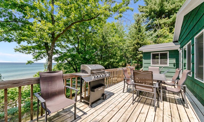 New Era Casa | Whiskey Creek Cottage | 8 Bed, 4 Bath
