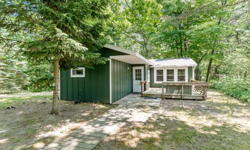New Era Casa | Whiskey Creek Cottage- Private Lake Michigan Beach Frontage