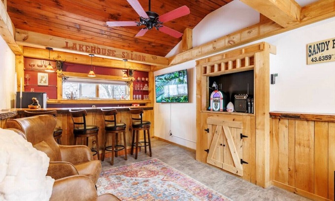 Pulaski Casa | Whiskey Roc Inn · Lakefront cabin with a view!