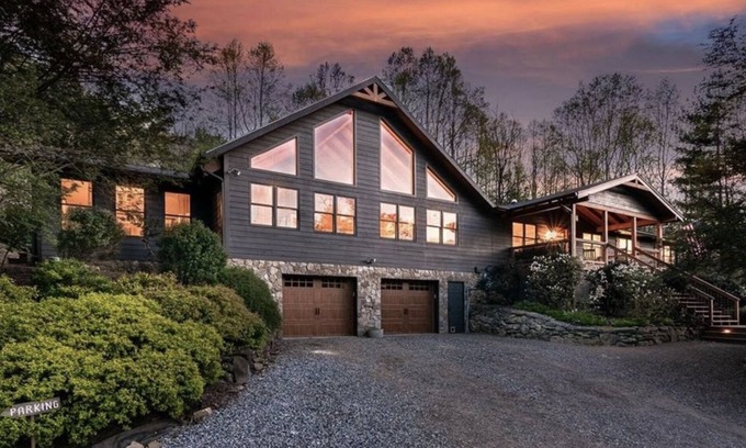 Barnardsville Casa | Whiskey Rock | Private Estate on 50 acres | 2 Ponds and Spectacular Views