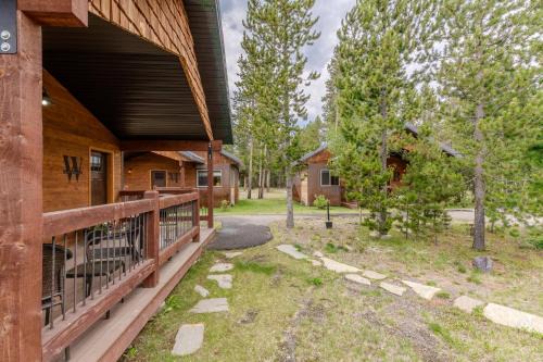 West Yellowstone Casa | Whiskey Springs Cabin
