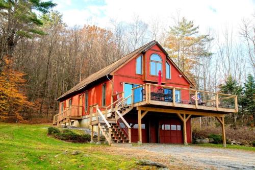 Chester Casa | WhiSki Cabin *12-acres with mountain views!*